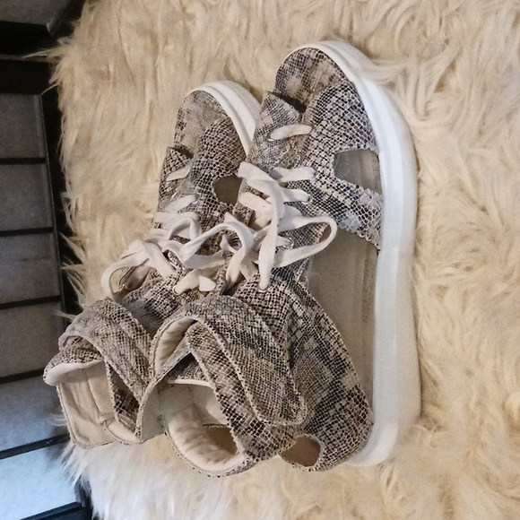 Cape Robbin shoes - Picture 2 of 6